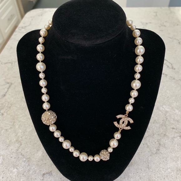 CHANEL Jewelry - CHANEL graduated pearl CC necklace❣️